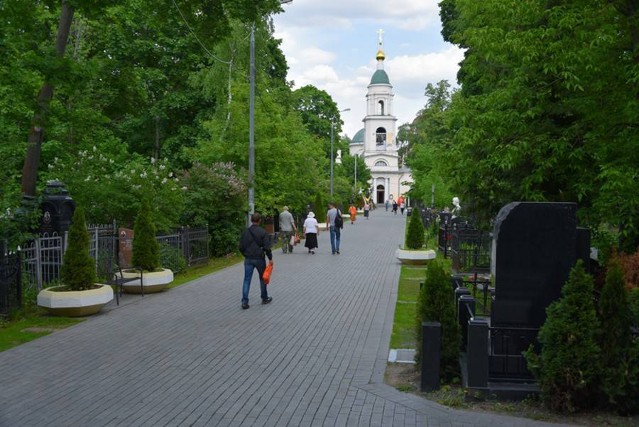 Звук от лопнувшей лампочки на Ваганьковском кладбище приняли за взрыв - m24.ru - Москва - Воронеж - Махачкала