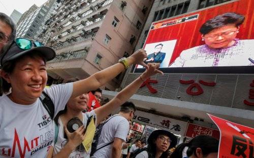 Кэрри Лам - В Гонконге во время массовых протестов погиб активист - ghall.com.ua - Китай - Гонконг - Гонконг - Тайвань - Макао