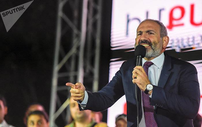 Никол Пашинян - "Если прежние коррупционеры тратятся на фейки, пусть становятся бомжами" - Пашинян - ru.armeniasputnik.am - Армения