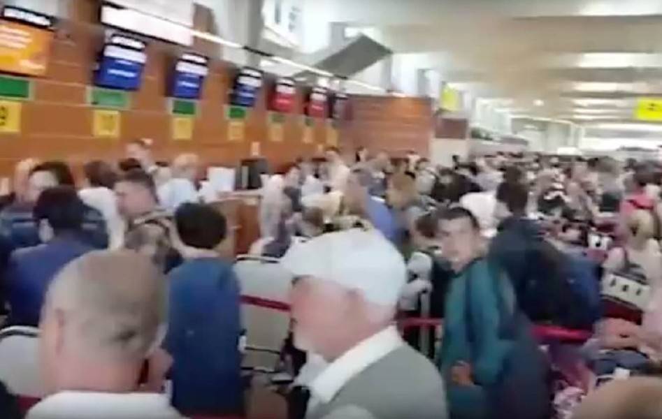 Аэропорт Шереметьево опроверг сбой в системе регистрации - m24.ru - Россия