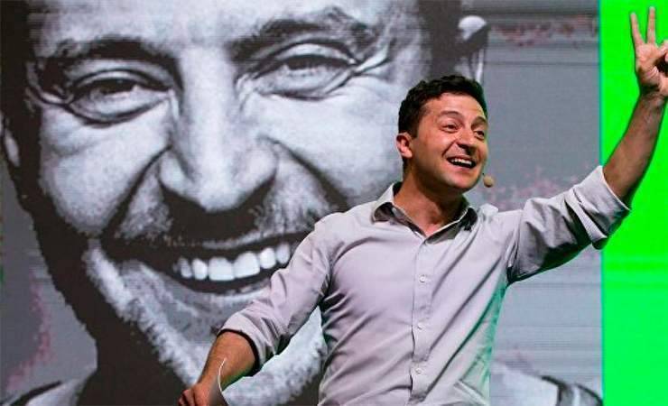 Владимир Зеленский - Президент Украины Владимир Зеленский от жары полез в фонтан — видео - gomel.today - Украина - Киев - Мариуполь