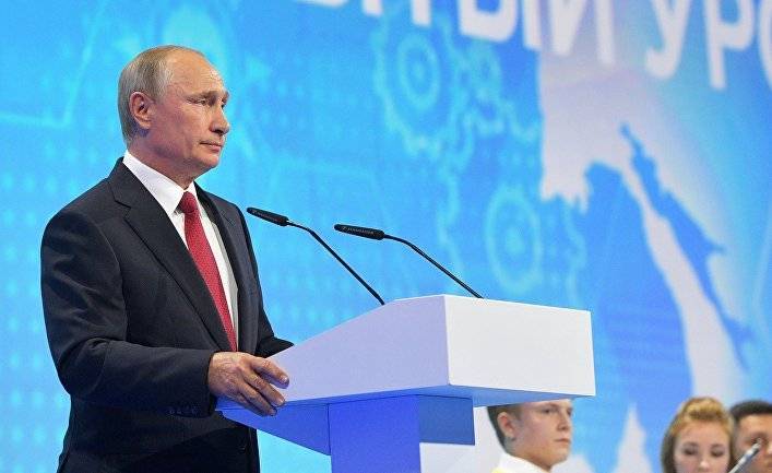 Энн Эпплбаум: «Россия ‒ угроза, которая стремится изменить мир на уровне идеологии, потому что больше не может менять мир на военном уровне» (Kauppalehti, Финляндия) - inosmi.ru - Россия - Финляндия