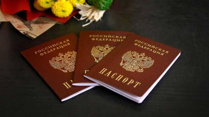Григорий Иоффе - Украинцы оценили преимущества жизни с российским паспортом - utro.ru - Россия - Украина - Крым