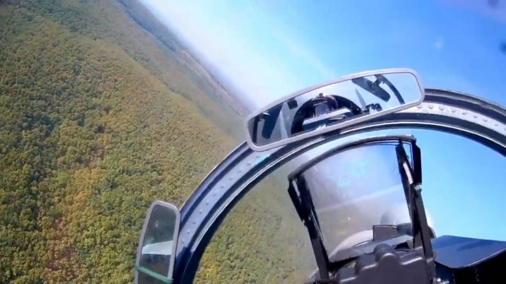 В Сети появилось видео полетов истребителей Су-27 и Су-30 на малых высотах - m24.ru - Россия - Краснодар