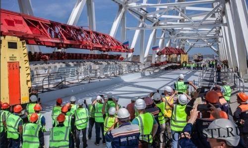 Построен первый железнодорожный путь Крымского моста - lentanovosti.ru - Керчь