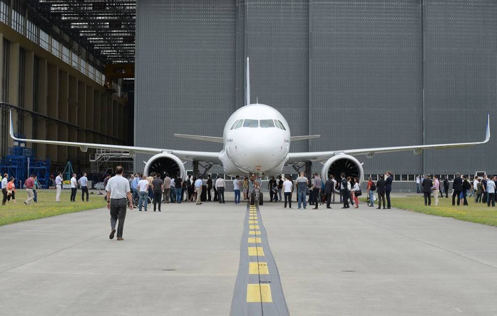 Airbus представил дальнемагистральный узкофюзеляжный самолет A321XLR - tass.ru - Париж