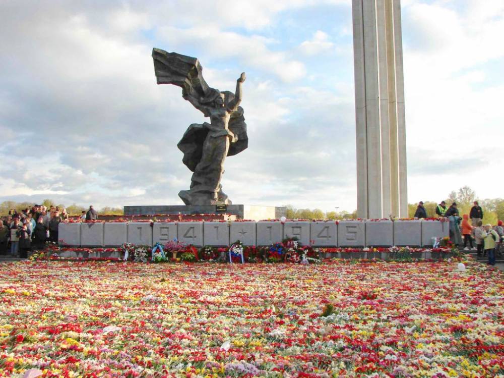 Мэр Риги выступил против сноса памятника воинам-освободителям города - news-front.info - Россия - Рига - Латвия