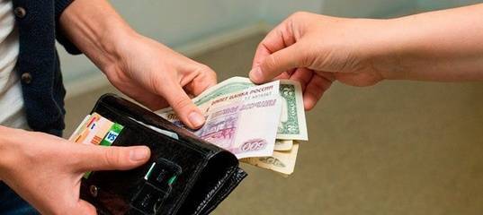 Тоболяк покупал цветы подруге, расплачиваясь сувенирными деньгами - news.megatyumen.ru - Тобольск