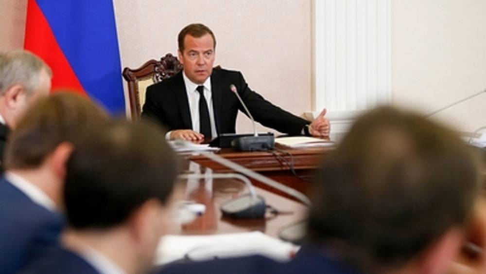 Дмитрий Медведев - Дмитрий Козак - "Надо разобраться, что это": Медведев поручил изучить "резкое подорожание" бензина в Сибири и на Дальнем Востоке - tsargrad.tv - Россия
