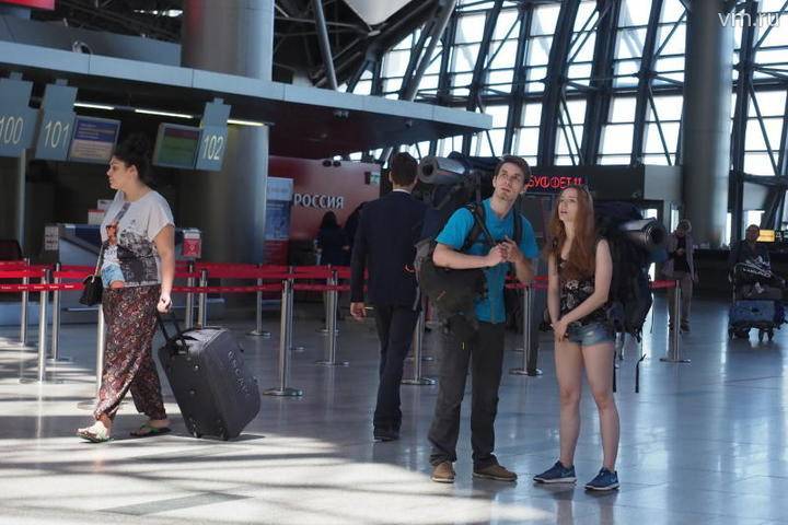 Свыше 40 рейсов отменили и задержали в аэропортах Москвы - vm.ru - Москва - Москва