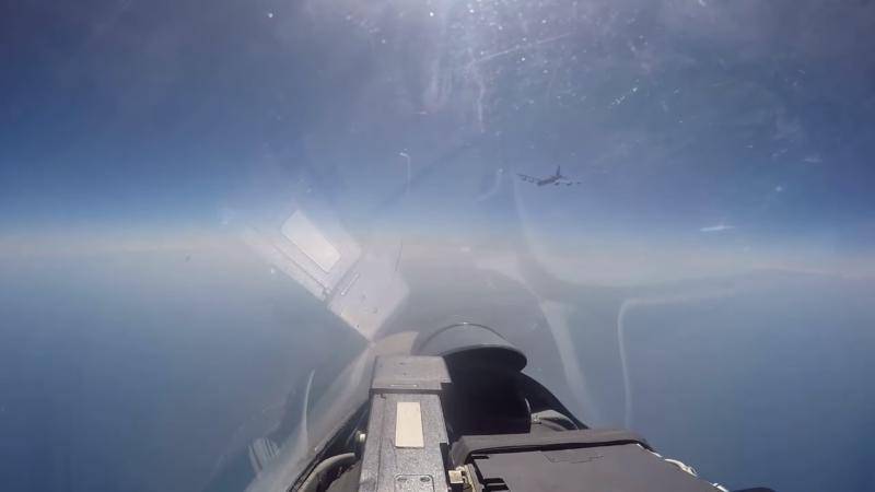 Появилось видео перехвата российскими истребителями бомбардировщиков США - vm.ru - Россия - США