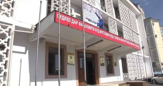Суд оштрафовал водителя автобуса за нападение на журналистов Радио Озоди - dialog.tj - Душанбе