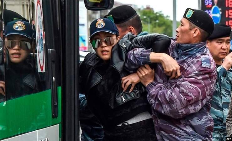 Ерлан Тургумбаев - Беспрецедентные протесты против диктатуры в Казахстане: МВД сообщило о 4000 задержанных - gomel.today - Казахстан