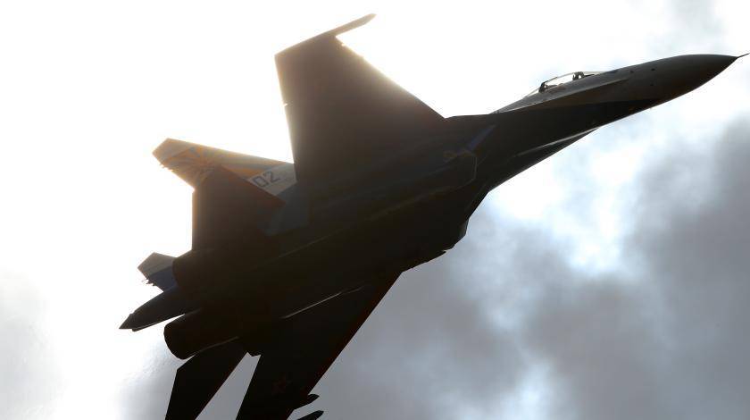 Ядерный бомбардировщик США загорелся после встречи с Су-27 - utro.ru - Англия - Царьград