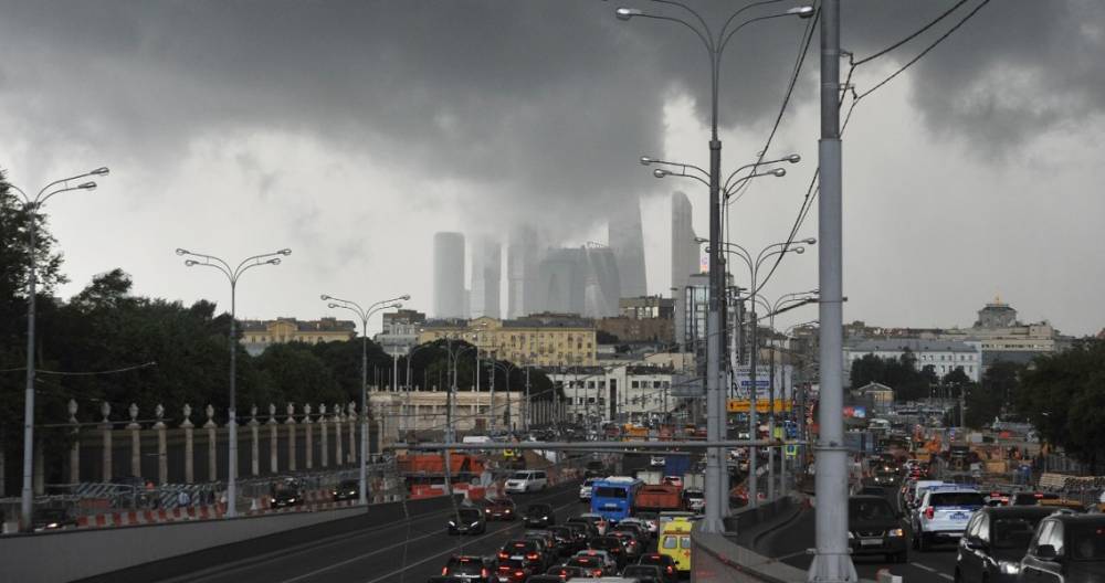 Столичных водителей предупредили о дожде и сильном ветре - m24.ru