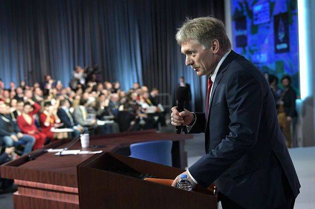 Владимир Зеленский - Петр Порошенко - Дмитрий Песков - Песков отметил схожесть заявлений Зеленского и Порошенко в отношении РФ - aif.ru - Россия - Украина - Крым