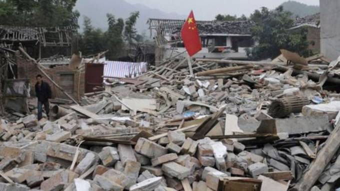 Видео из Китая: В результате  землетрясений в Сычуань погибли 12 человек - piter.tv - Китай