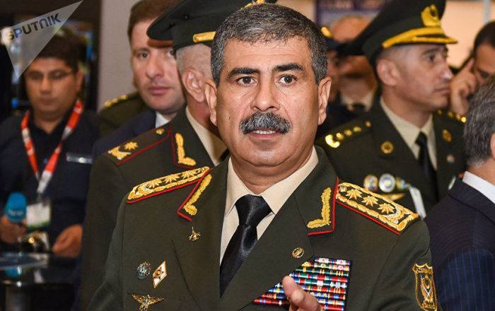 Закир Гасанов - Министр обороны Азербайджана признал факт попадания снаряда в один из домов в Гяндже - ru.armeniasputnik.am - Армения - Азербайджан - Гянджа
