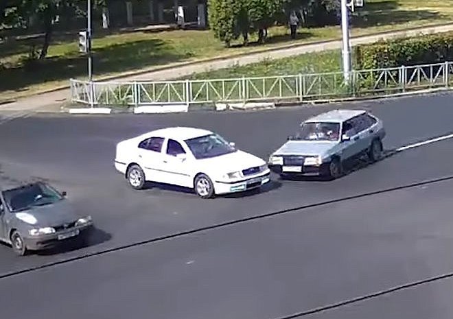 На Московском шоссе ВАЗ въехал в иномарку (видео) - ya62.ru - Рязань