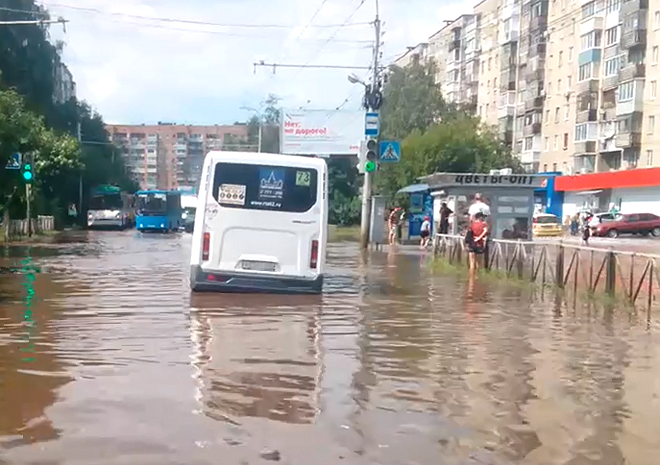 Иван Иванов - Рязанцы сняли на видео потоп в Канищеве после ливня - ya62.ru - Рязань