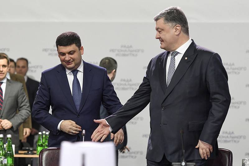 Владимир Гройсман - Петра Порошенко - Украинский премьер Гройсман переметнулся в лагерь противника - tvc.ru - Украина