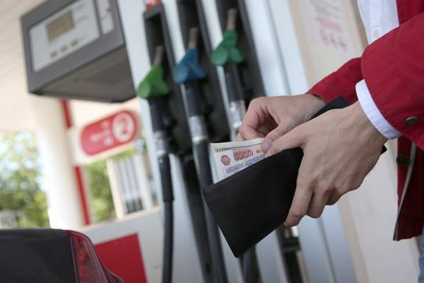Дмитрий Козак - Росстат: цены на бензин взлетели на 17,5% в мае - moneytimes.ru