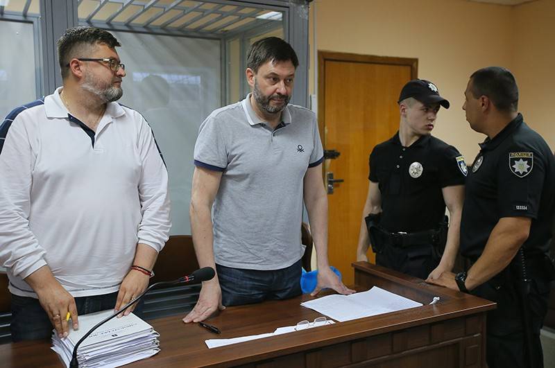 Владимир Зеленский - Петр Порошенко - Кирилл Вышинский - Евгений Луценко - Киев получил от США деньги и требование по Вышинскому - tvc.ru - США - Украина