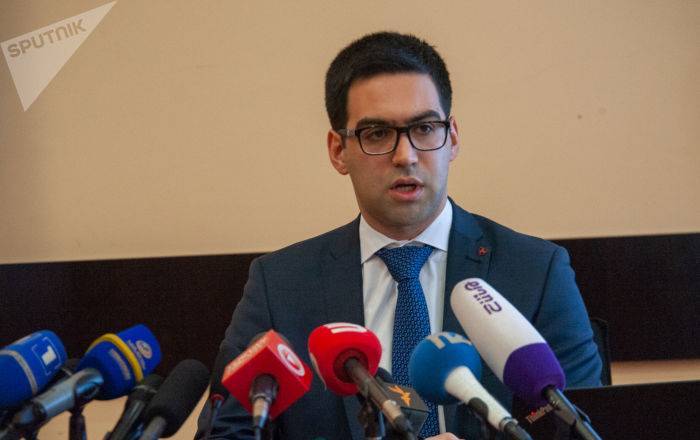 Рустам Бадасян - Известно, кто сменил Артака Зейналяна на посту министра юстиции Армении - ru.armeniasputnik.am - Армения
