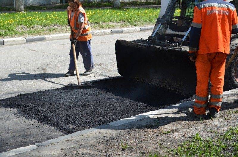 Ремонт автодорог и внутриквартальных проездов продолжается в Ульяновске - ulpravda.ru - Россия - Ульяновск