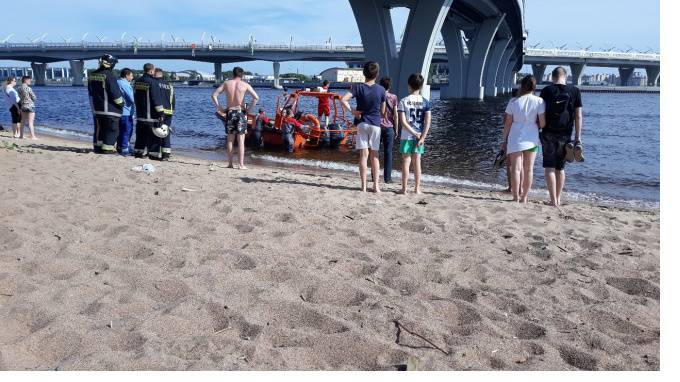 МЧС: 15-летний мальчик сорвался с Яхтенного моста - piter.tv - Россия - Санкт-Петербург