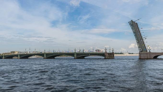 Троицкий мост разведут в 21 час - piter.tv - Санкт-Петербург - Алые Паруса