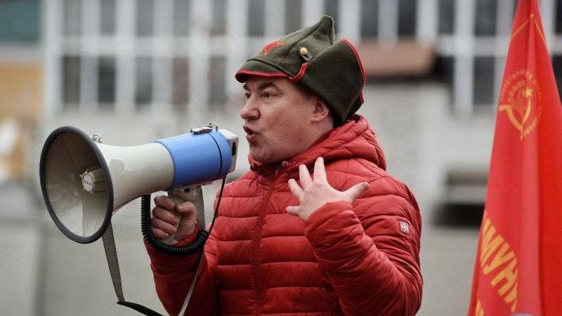 «Коммунисты России» пообещали дать в морду Харрису за сравнение СССР с Третьим Рейхом - polit.info - Россия - Украина - Белоруссия