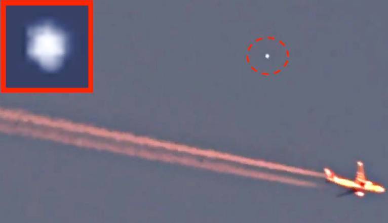 Скотт Уоринг - В Сети обсуждают видео, на котором огромный НЛО приблизился с пассажирскому самолету - actualnews.org