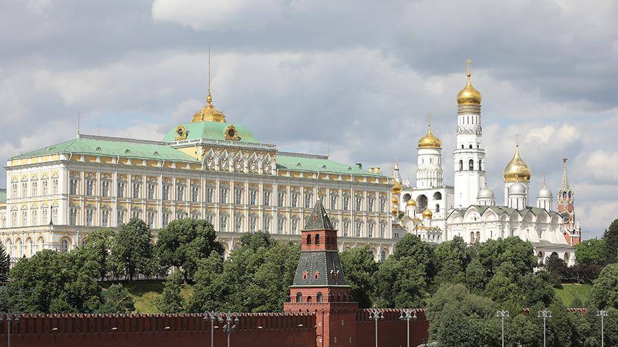 Дональд Трамп - Владимир Путин - Юрий Ушаков - В Кремле отметили отсутствие сигналов от США о встрече Путина и Трампа - iz.ru - Москва - Россия - США - Вашингтон - Франция