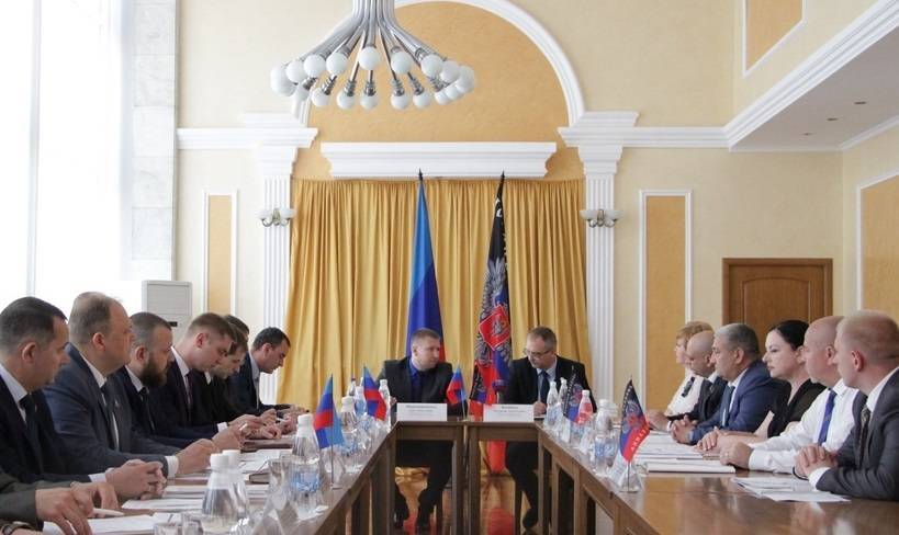 Республики Донбасса подписали соглашение о межпарламентском сотрудничестве - novorosinform.org - Россия - Крым - Луганская обл. - Симферополь - ДНР - ЛНР - Луганск