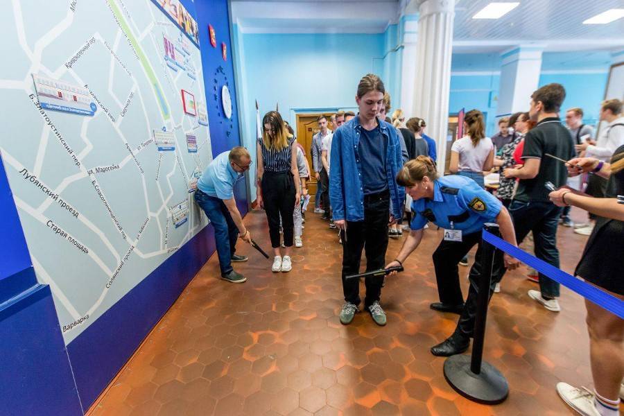 Более 140 сдававших ЕГЭ человек были удалены за нарушения - m24.ru