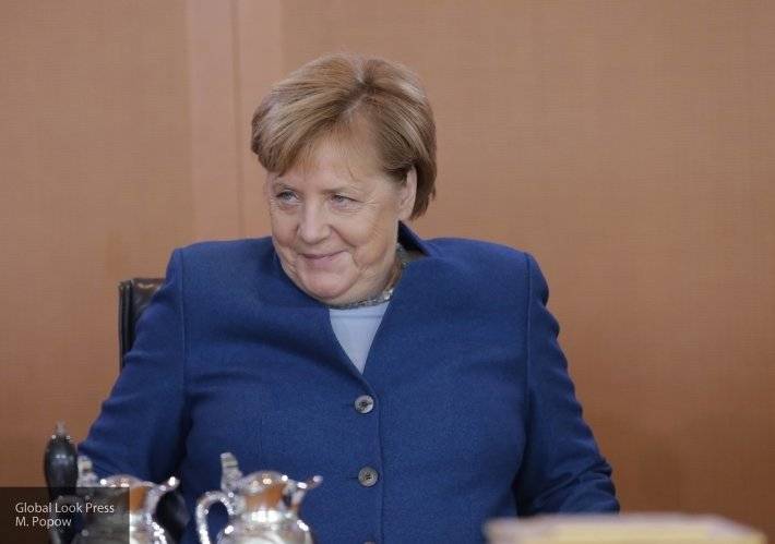 Ангела Меркель - Ангела Меркель отреагировала на отставку главы правящей партии ФРГ - newinform.com - Германия - Меркель