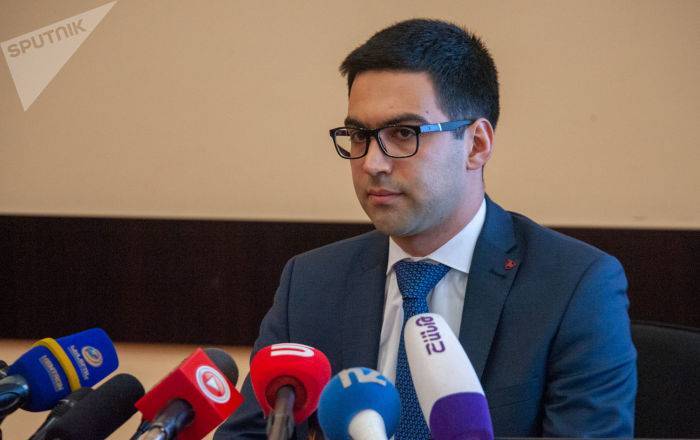 Никол Пашинян - Рустам Бадасян - Армения на переломном этапе: Пашинян представил нового министра юстиции - ru.armeniasputnik.am - Армения