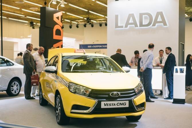 Lada Vesta - Двутопливная LADA Vesta стала работать в такси - autostat.ru - Самарская обл.
