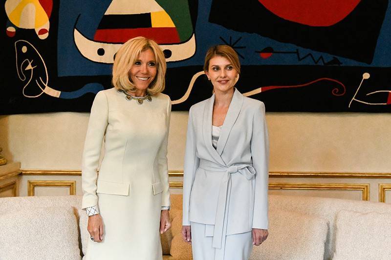 Елена Зеленская - Jimmy Choo - Сколько стоил наряд Зеленской на встрече с Макрон - tvc.ru - Украина - Франция