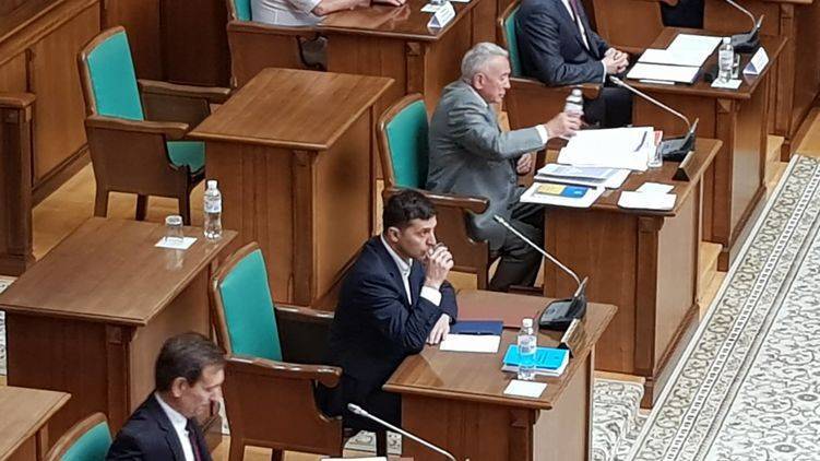 Владимир Зеленский - Елена Лукаш - Зеленский победил Раду: Конституционный суд подтвердил его указ о выборах | Политнавигатор - politnavigator.net - Украина