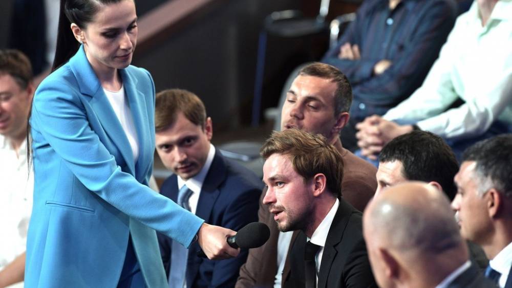 Владимир Путин - Артем Дзюба - Александр Петров - "Бесценно". Реакция Дзюбы на прямой линии Путина стала мемом - tsargrad.tv - Россия