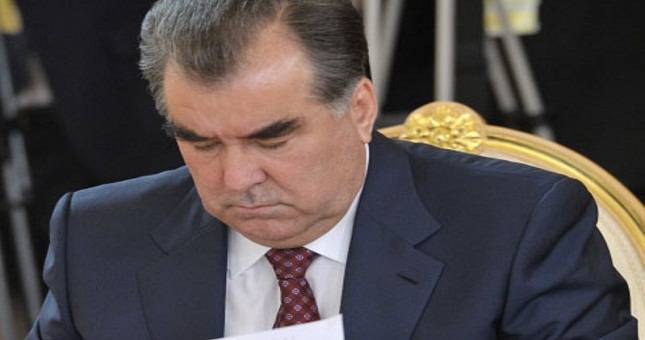 Эмомали Рахмон - Рахмон подписал закон об ответственности за использование чужих сим-карт - dialog.tj - Таджикистан