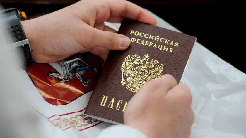 Украинцев с российскими паспортами развернут на границе - utro.ru - Россия - обл. Донецкая - Брюссель