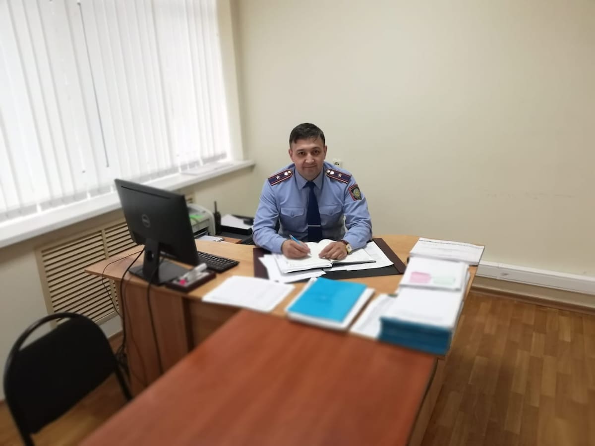 Герои среди нас: как полицейский спас брошенного возле мусорки новорожденного - nur.kz - Астана - Нур-Султан