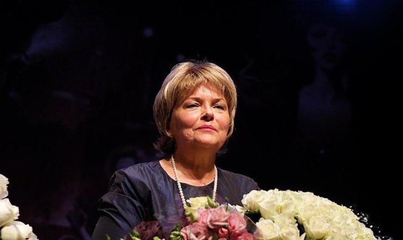 Вадим Манукян - Александра Яковлева - Умирающую от рака Яковлеву умоляют не уходить со сцены - tvc.ru