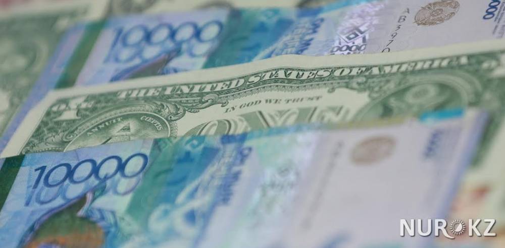 Петр Карандашов - Курс доллара опустился до 376 тенге на бирже - nur.kz