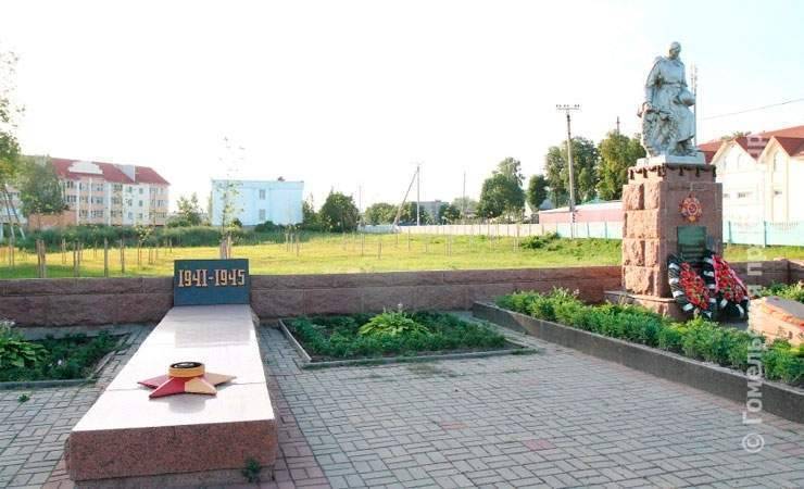 Вопрос решен: аптеки за памятником в Поколюбичах не будет - gomel.today - Гомель