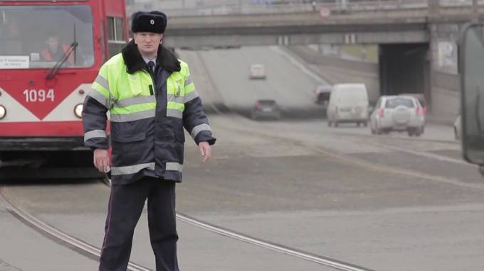 Инспекторам ГАИ могут разрешить аннулировать водительские права нарушителей - piter.tv - Россия