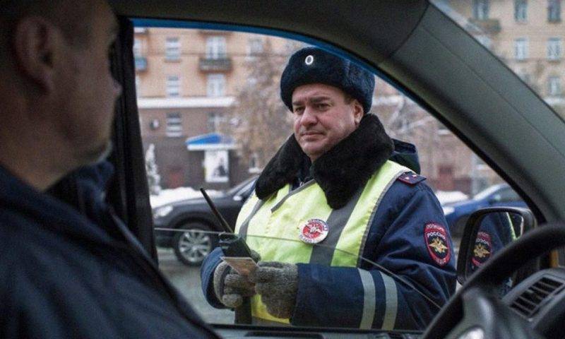 Инспекторам ГИБДД могут разрешить лишать водителей прав без суда - bloknot.ru - Россия
